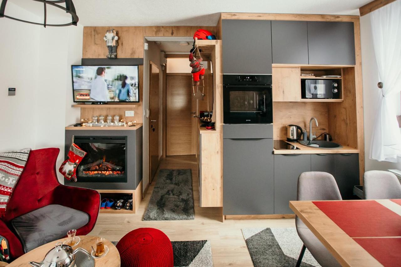Wolf Apartments ヤホリナ エクステリア 写真